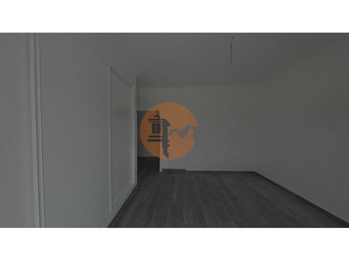 Image No.18-3 Bed House for sale