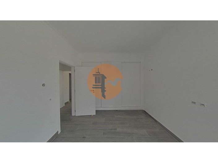 Image No.27-3 Bed House for sale