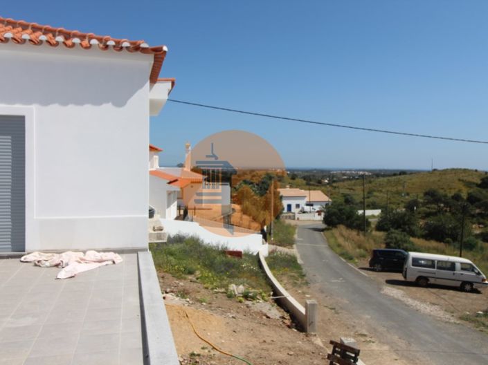 Image No.8-3 Bed House for sale