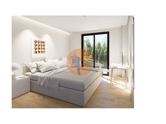 Image No.25-4 Bed House for sale