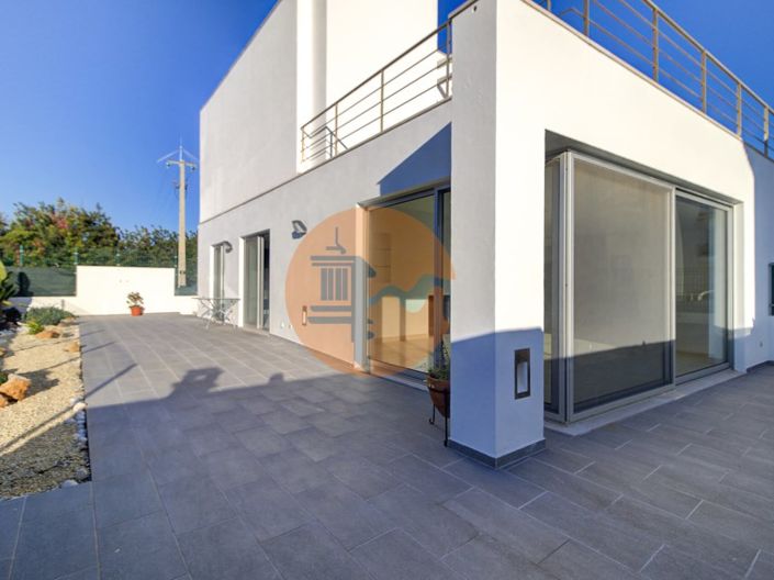 Image No.1-4 Bed House for sale