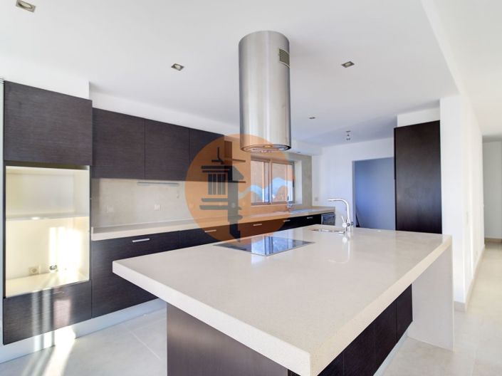 Image No.11-4 Bed House for sale