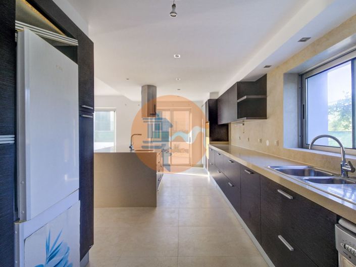 Image No.15-4 Bed House for sale