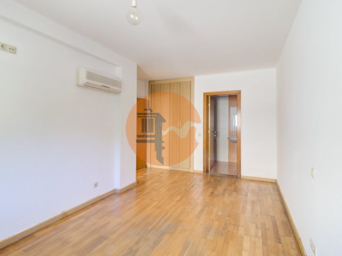 Image No.19-4 Bed House for sale