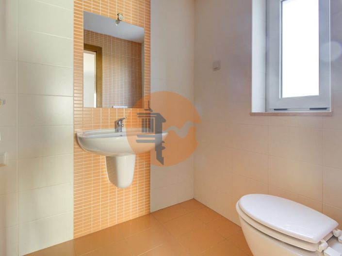 Image No.20-4 Bed House for sale