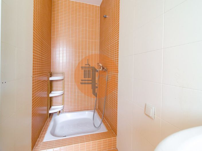 Image No.21-4 Bed House for sale