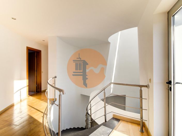 Image No.22-4 Bed House for sale