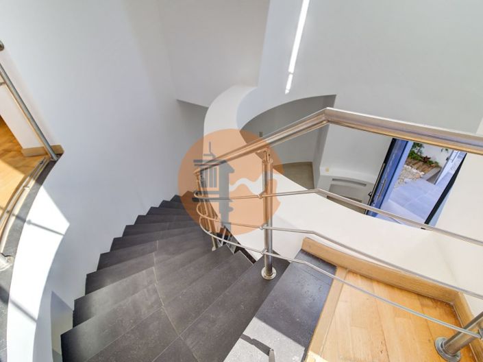 Image No.23-4 Bed House for sale