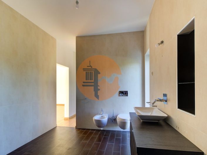 Image No.34-4 Bed House for sale