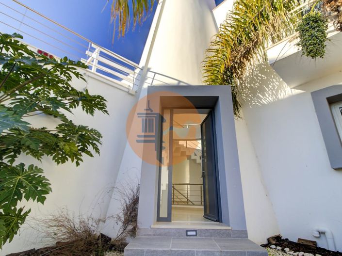 Image No.45-4 Bed House for sale