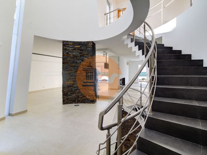 Image No.6-4 Bed House for sale