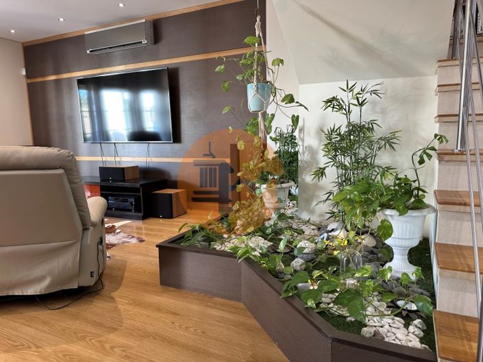 Image No.15-5 Bed House for sale