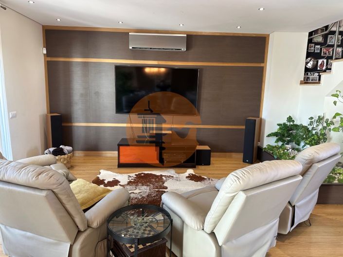 Image No.17-5 Bed House for sale