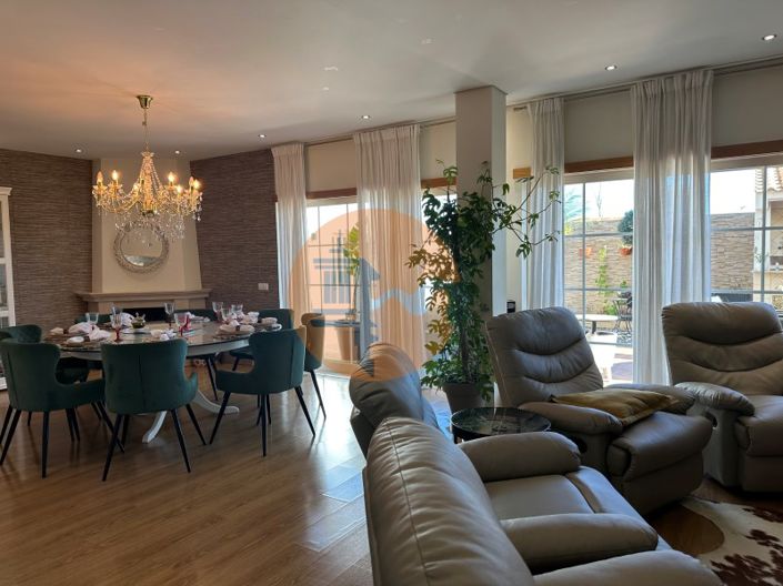 Image No.20-5 Bed House for sale