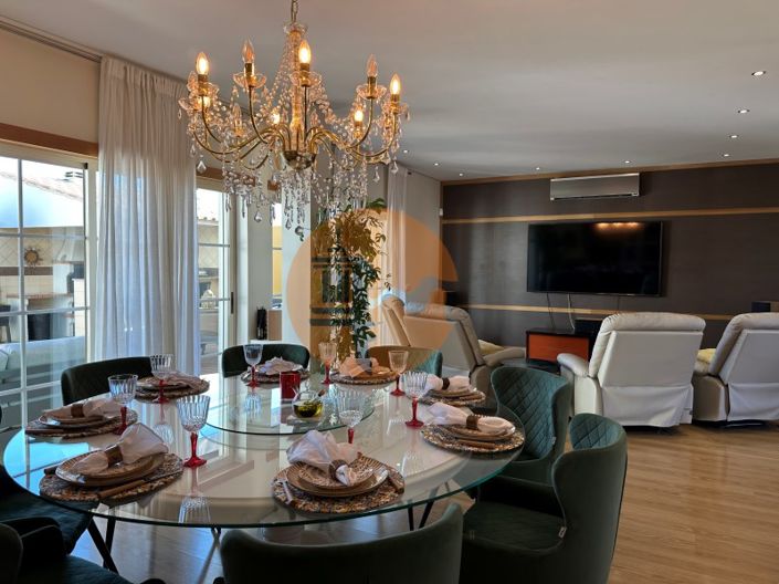 Image No.21-5 Bed House for sale