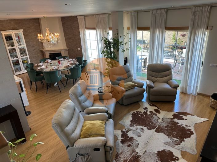 Image No.24-5 Bed House for sale