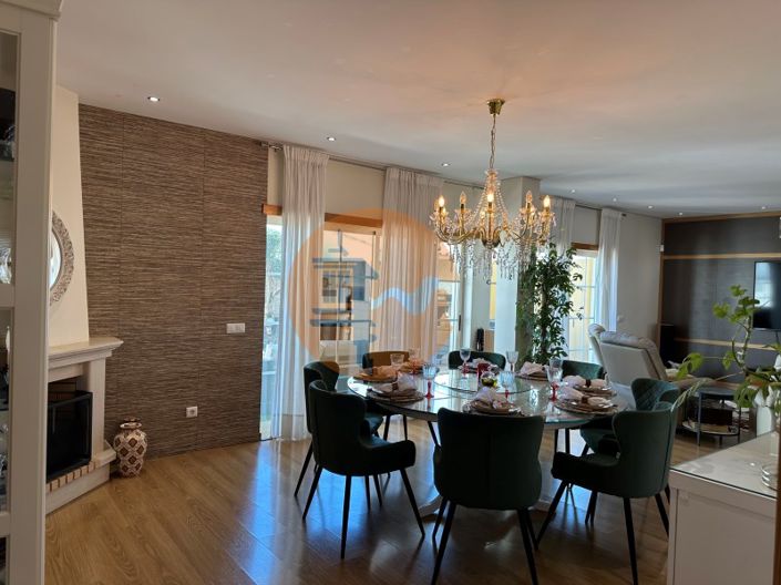 Image No.25-5 Bed House for sale