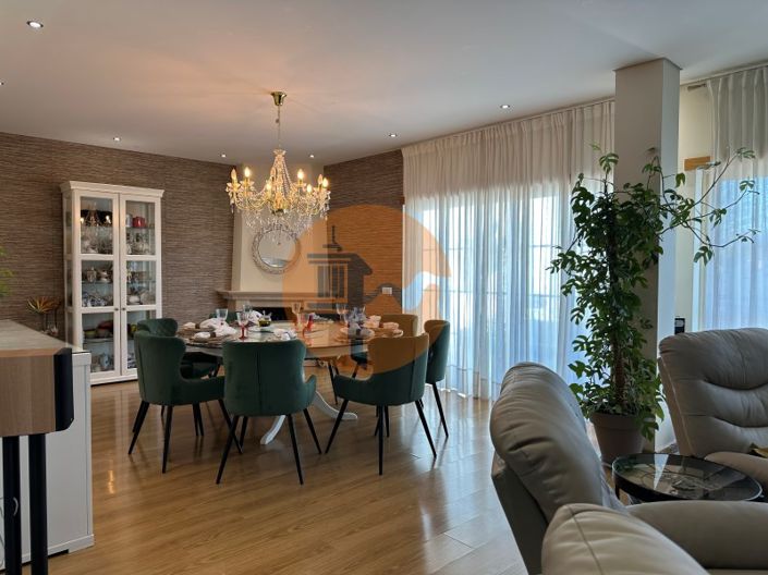 Image No.27-5 Bed House for sale