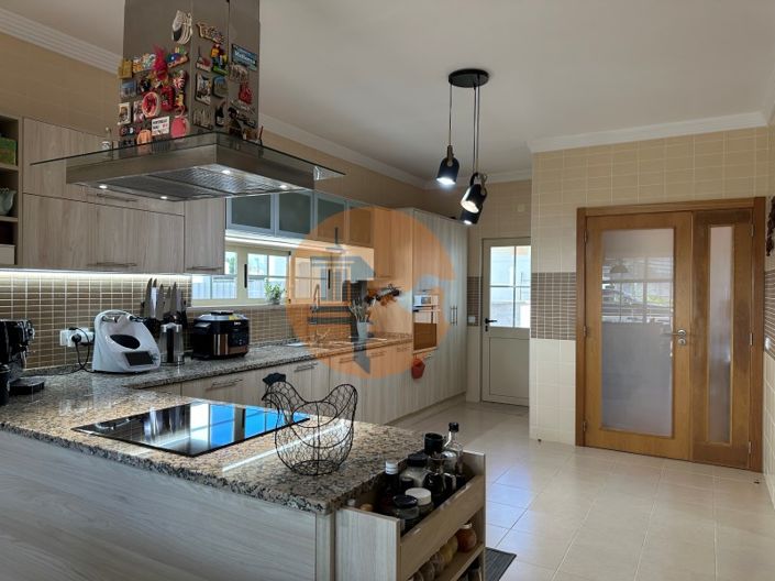 Image No.35-5 Bed House for sale