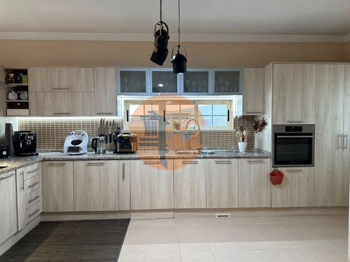 Image No.36-5 Bed House for sale