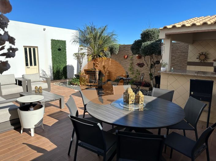 Image No.1-5 Bed House for sale