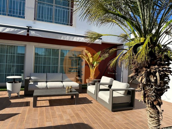 Image No.6-5 Bed House for sale