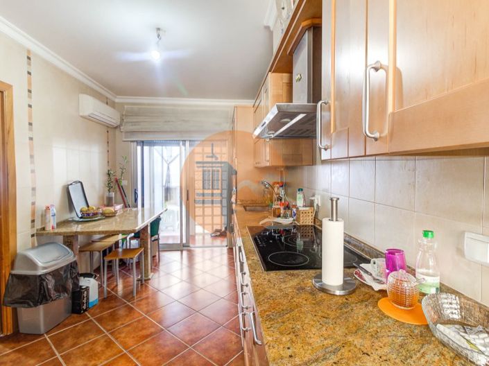 Image No.18-4 Bed House for sale