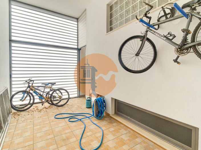 Image No.44-4 Bed House for sale