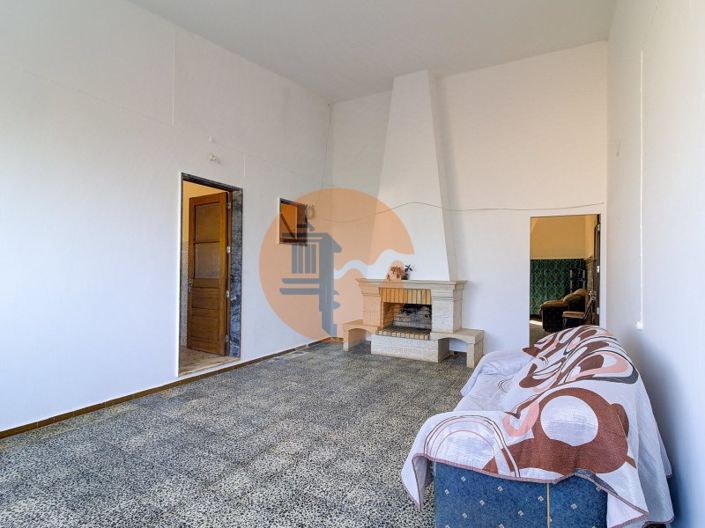 Image No.18-6 Bed Farmhouse for sale