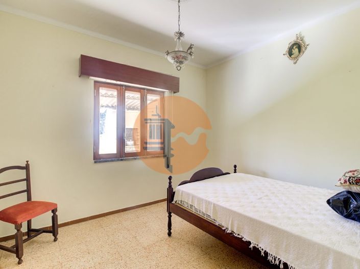 Image No.19-6 Bed Farmhouse for sale