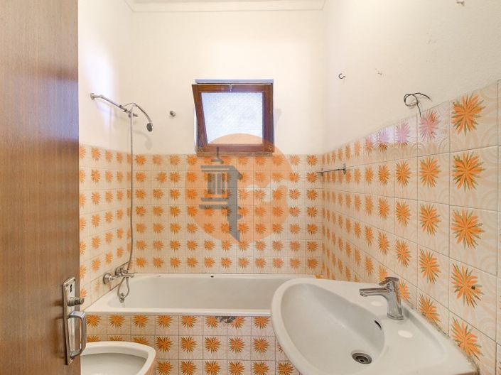 Image No.22-6 Bed Farmhouse for sale