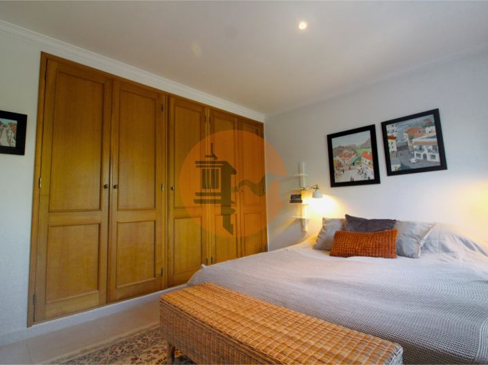 Image No.21-4 Bed House for sale