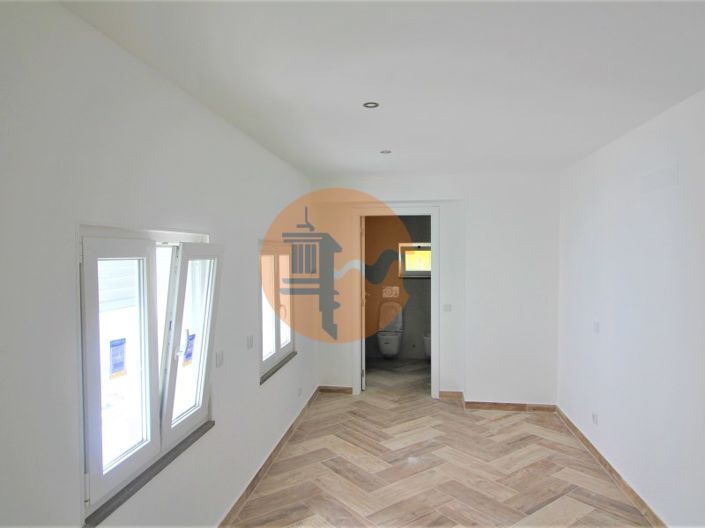 Image No.10-1 Bed House for sale