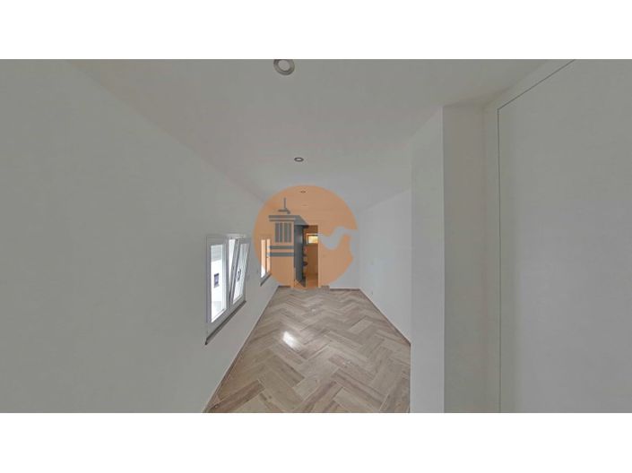 Image No.11-1 Bed House for sale