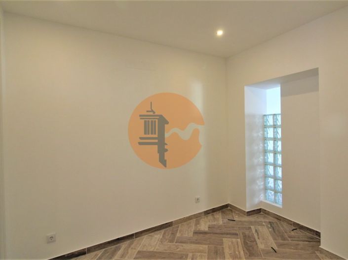 Image No.15-1 Bed House for sale