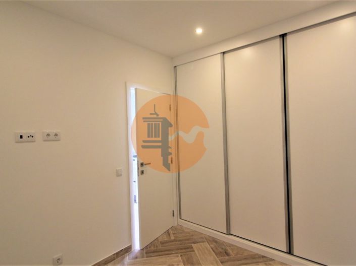 Image No.16-1 Bed House for sale