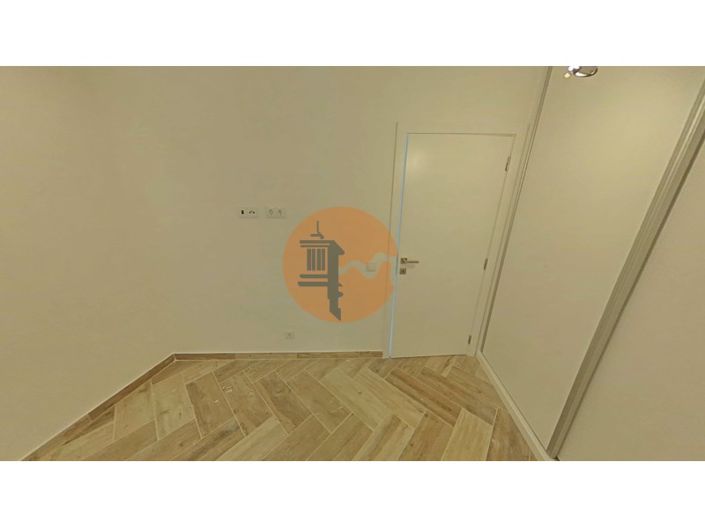 Image No.13-1 Bed House for sale