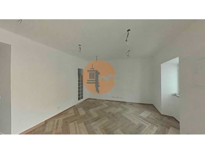 Image No.17-1 Bed House for sale