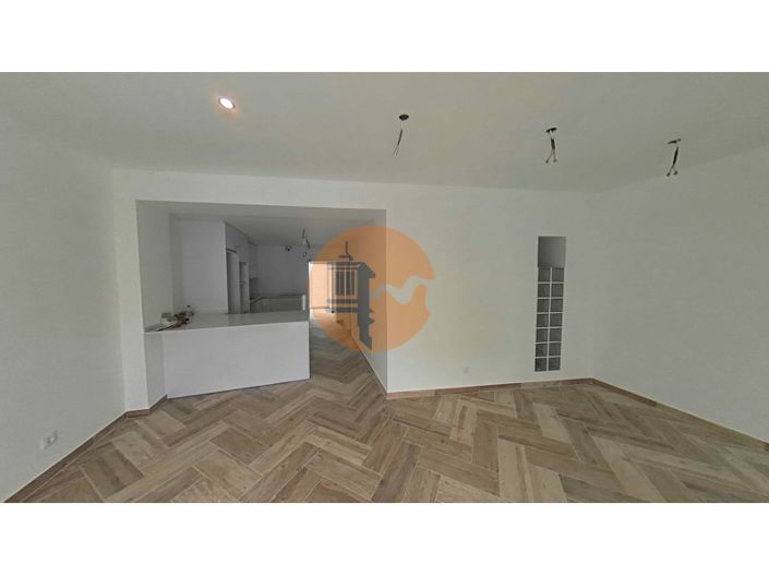 Image No.4-1 Bed House for sale