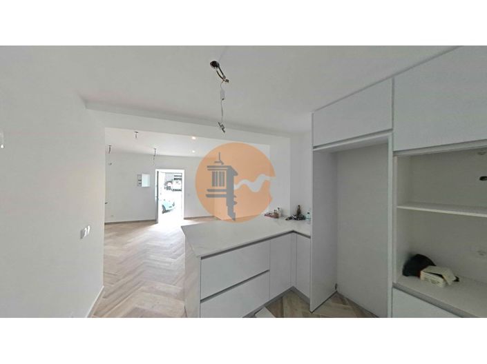 Image No.8-1 Bed House for sale