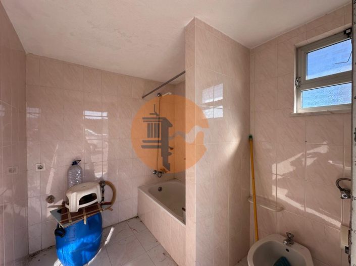 Image No.35-2 Bed House for sale