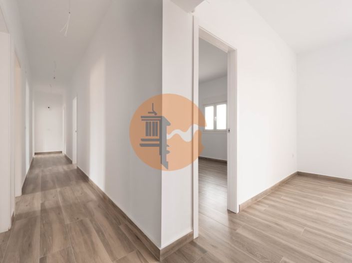 Image No.11-4 Bed House for sale