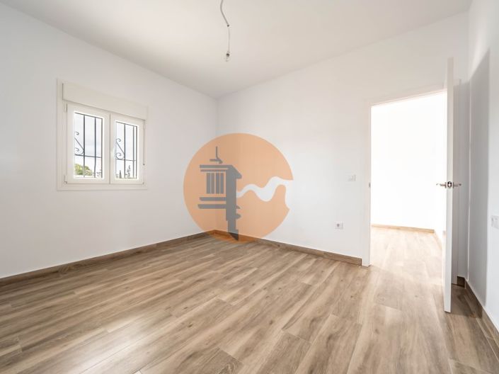 Image No.13-4 Bed House for sale