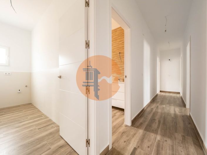 Image No.15-4 Bed House for sale