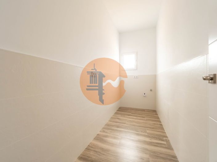 Image No.16-4 Bed House for sale