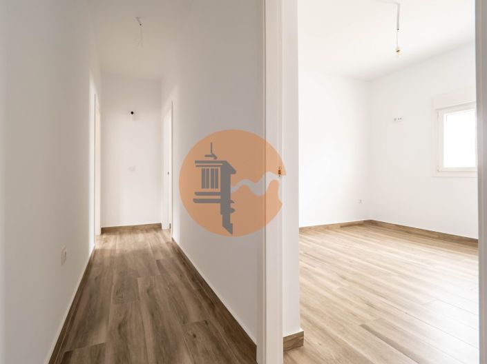 Image No.19-4 Bed House for sale