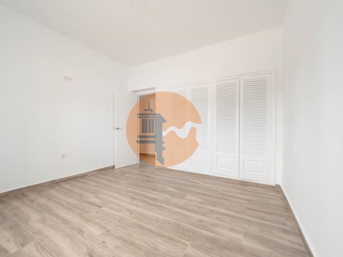 Image No.22-4 Bed House for sale