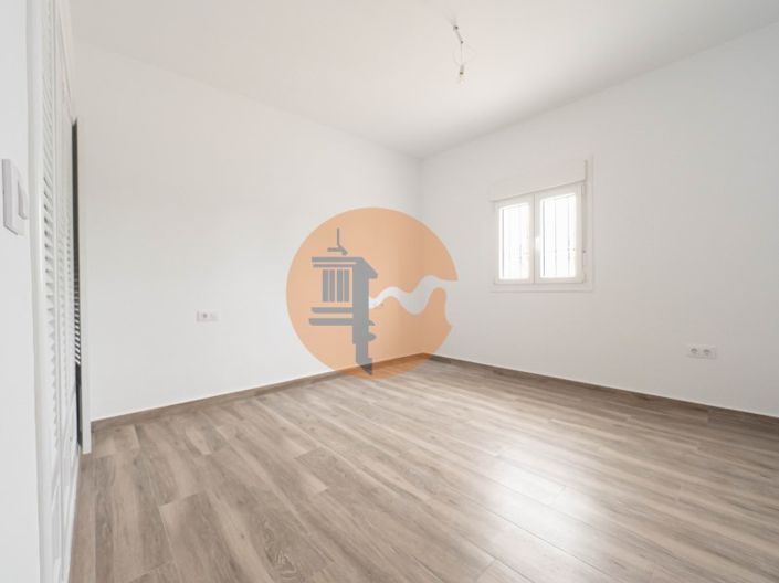 Image No.23-4 Bed House for sale