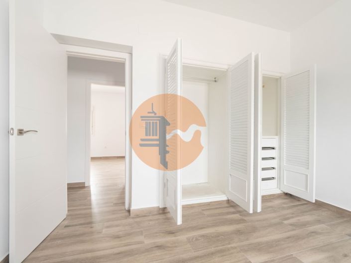 Image No.26-4 Bed House for sale