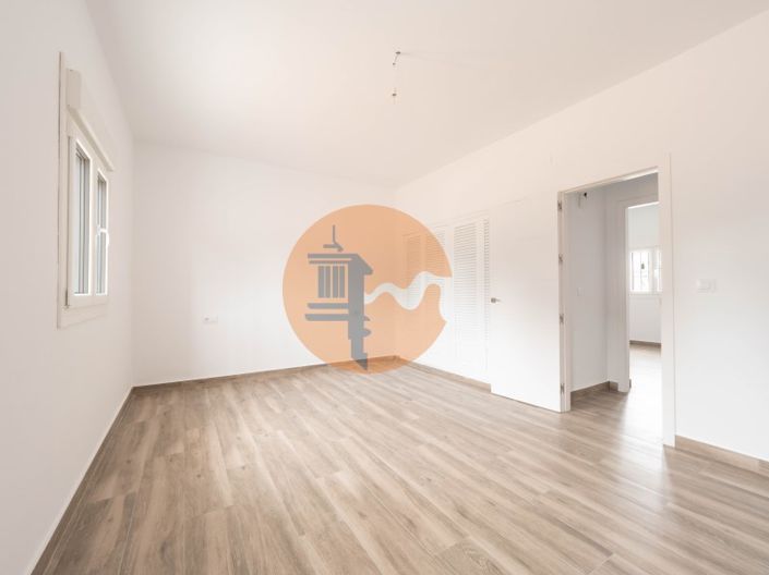 Image No.27-4 Bed House for sale